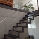 Edelstahl-Drahtseig-Gel&auml;nder mit Flachstahl-Pfosten und Edelstahl-Handlauf