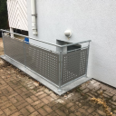 Br&uuml;stungsgel&auml;nder aus Stahl mit Blechf&uuml;llung